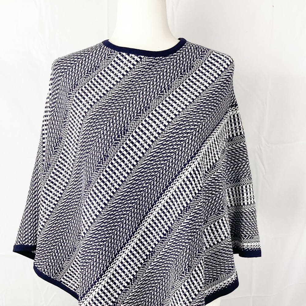 Chico's Size L/XL Poncho Navy White Houndstooth